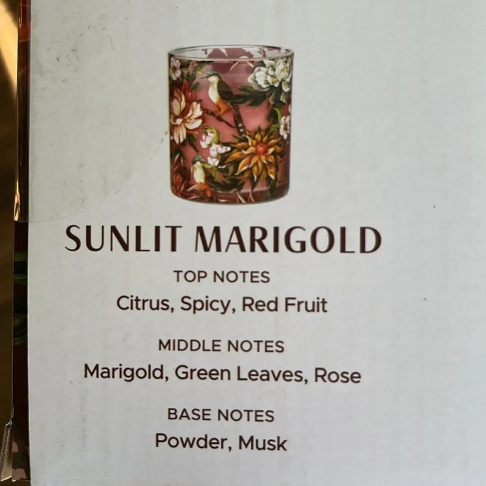 NWT 11oz Soy Candle SUNLIT MARIGOLD scent in Floral glass holder. - Picture 5 of 5